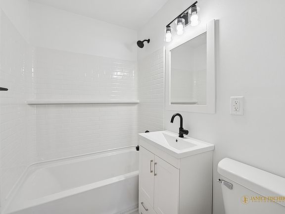 4th image of 2609 Somerset Ln