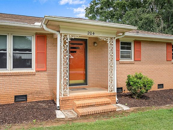 2nd image of 204 Friendship Ln