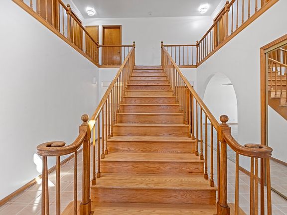 5th image of 725 N 8th Ave