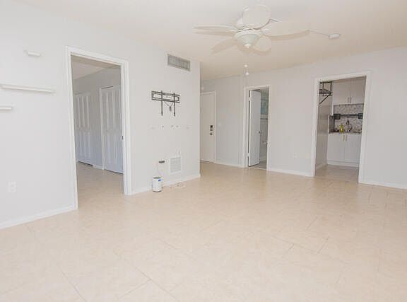 3rd image of 301 Croton Avenue #303