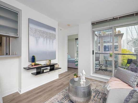 4th image of 928 Beatty St #905