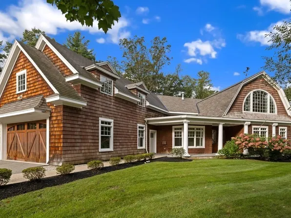 2 Bryant St, Lynnfield, MA 01940