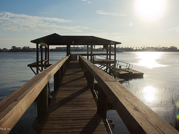 3rd image of 5820 Heckscher Dr