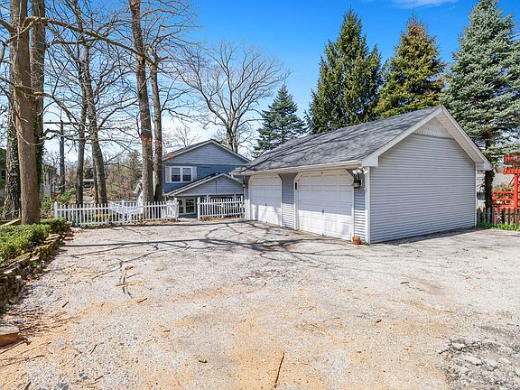 5th image of 602 N Scott Dr