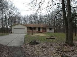 21710 Natasha Ln, South Lyon, MI 48178