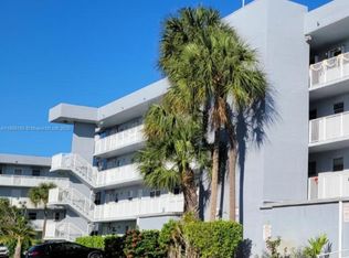 120 Royal Park Dr APT 3B, Oakland Park, FL 33309