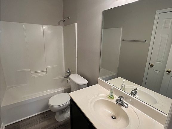 3rd image of 637 Huntington Road #D2