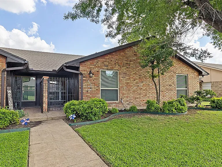 3 bed, 1650 sqft, $2,395 — Photo 2