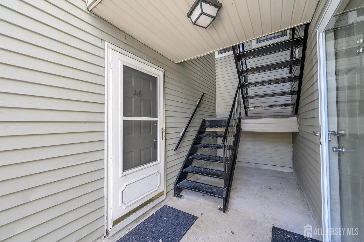 2 bed, 2.0 bath, 995 sqft, $2,400 — Photo 2