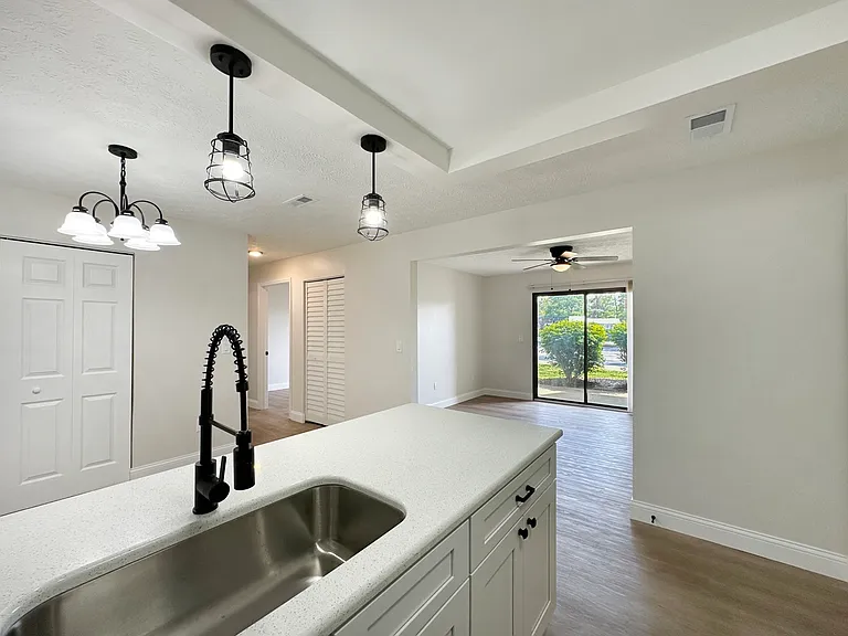 Springview Apartments — Photo 73