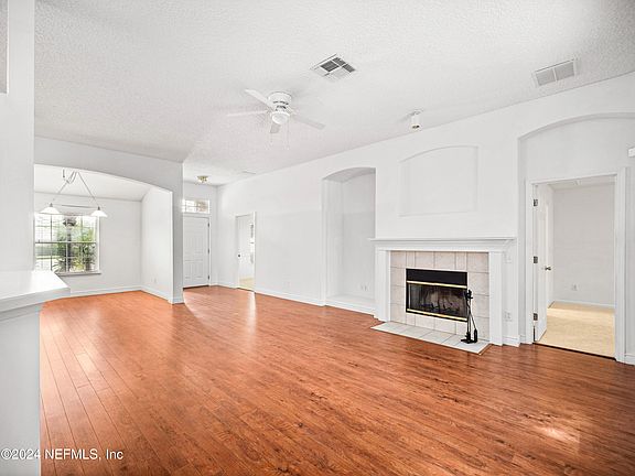 4th image of 512 ALBERT Court