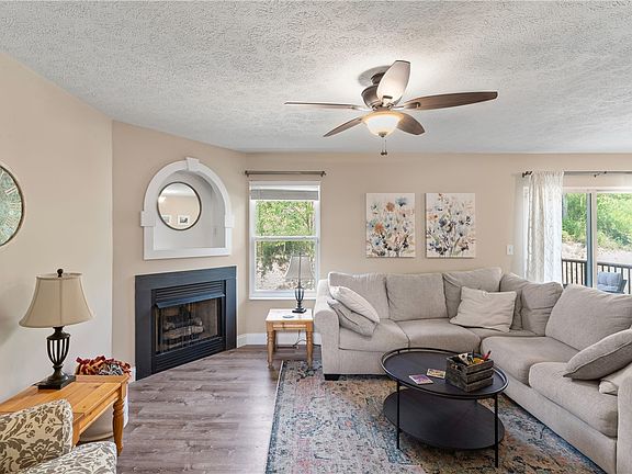 3rd image of 226 Scenic Hill Dr