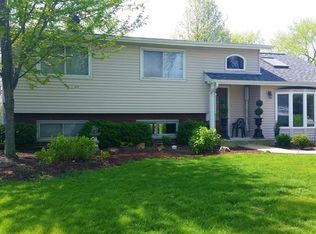 1017 79th St, Darien, IL