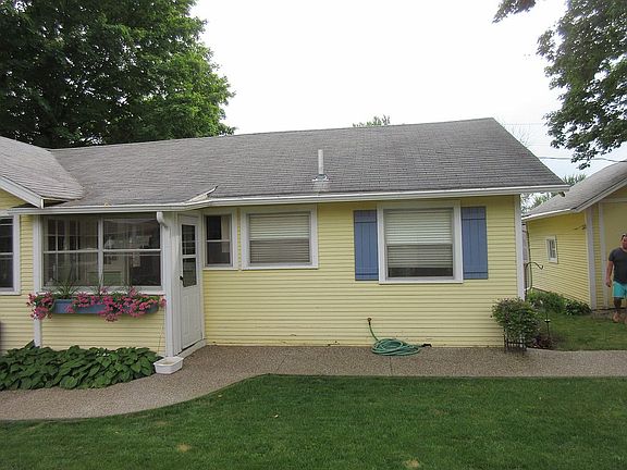 2nd image of 7018 Weller Ave NE