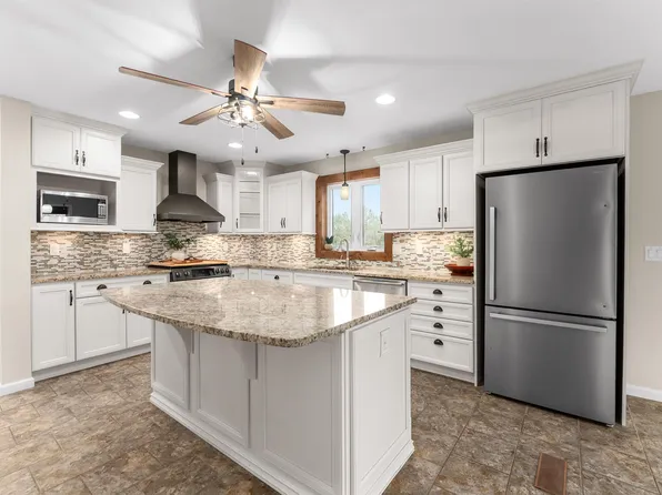 1305 S Barbara Cir, Sioux Falls, SD 57110