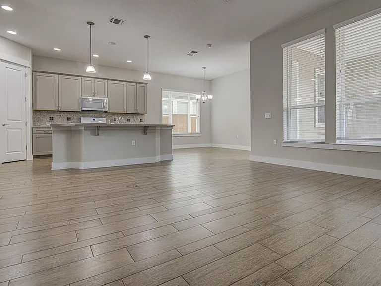 2409 Moreno St — Photo 4