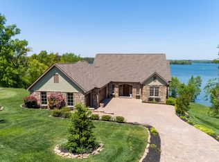 556 Cypress Point Dr, Lenoir City, TN 37772