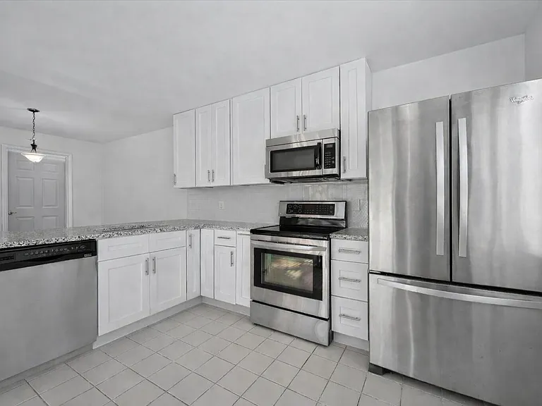 1945 Stratford Way — Photo 10