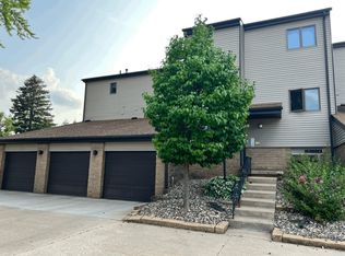 3141 4th St, Moline, IL 61265