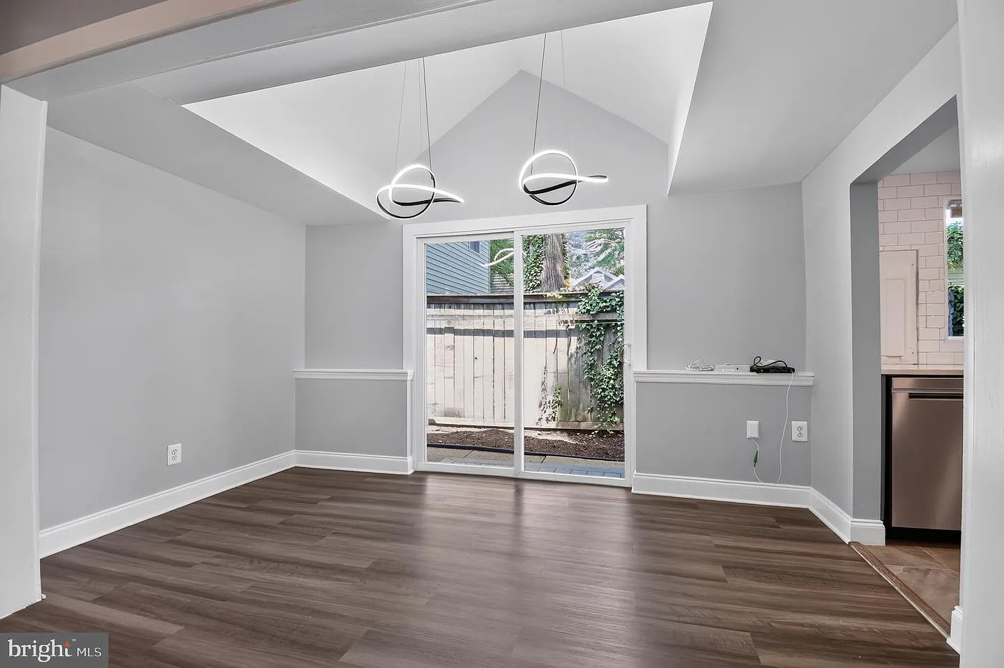 4 bed, 1414 sqft, $3,100 — Photo 2