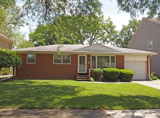 205 S Bobby Ln, Mount Prospect, IL 60056