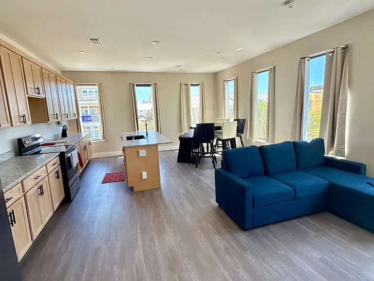 8201 Thomas Dr #201 — Photo 24