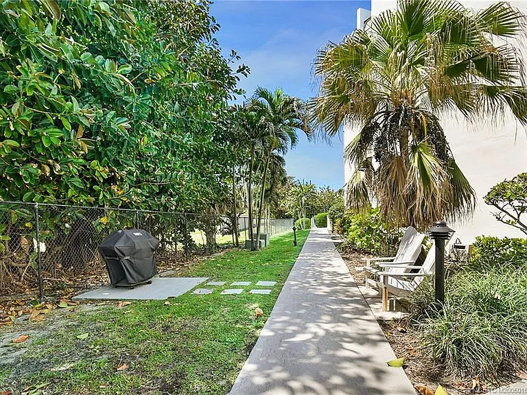 1289 NE Ocean Blvd #11 — Photo 41