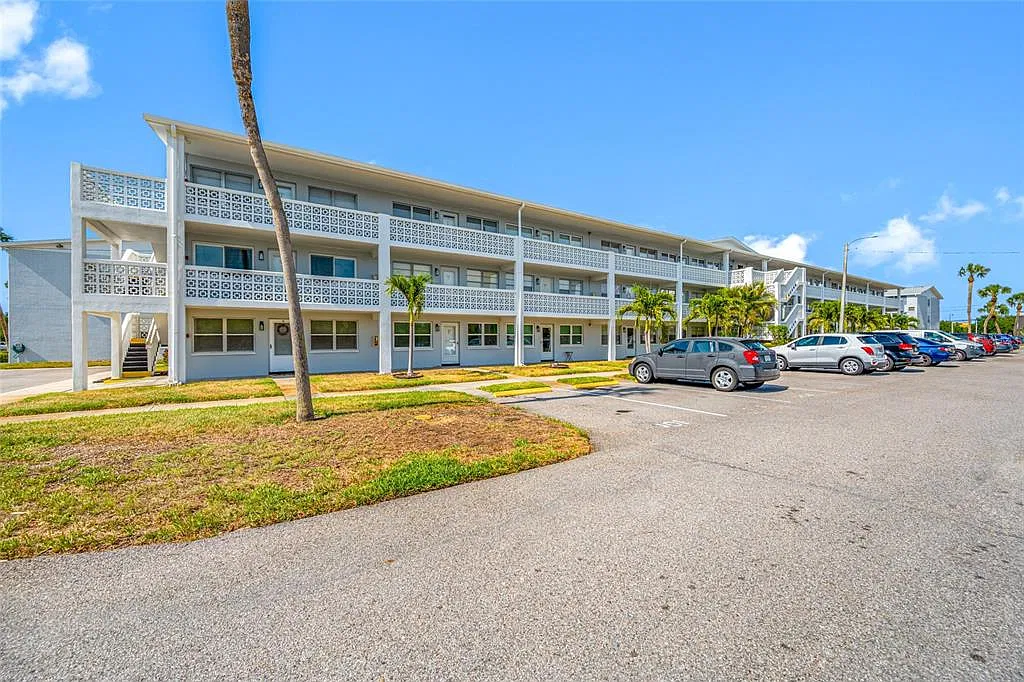 1 bed, 1.0 bath, 650 sqft, $1,225 — Photo 1