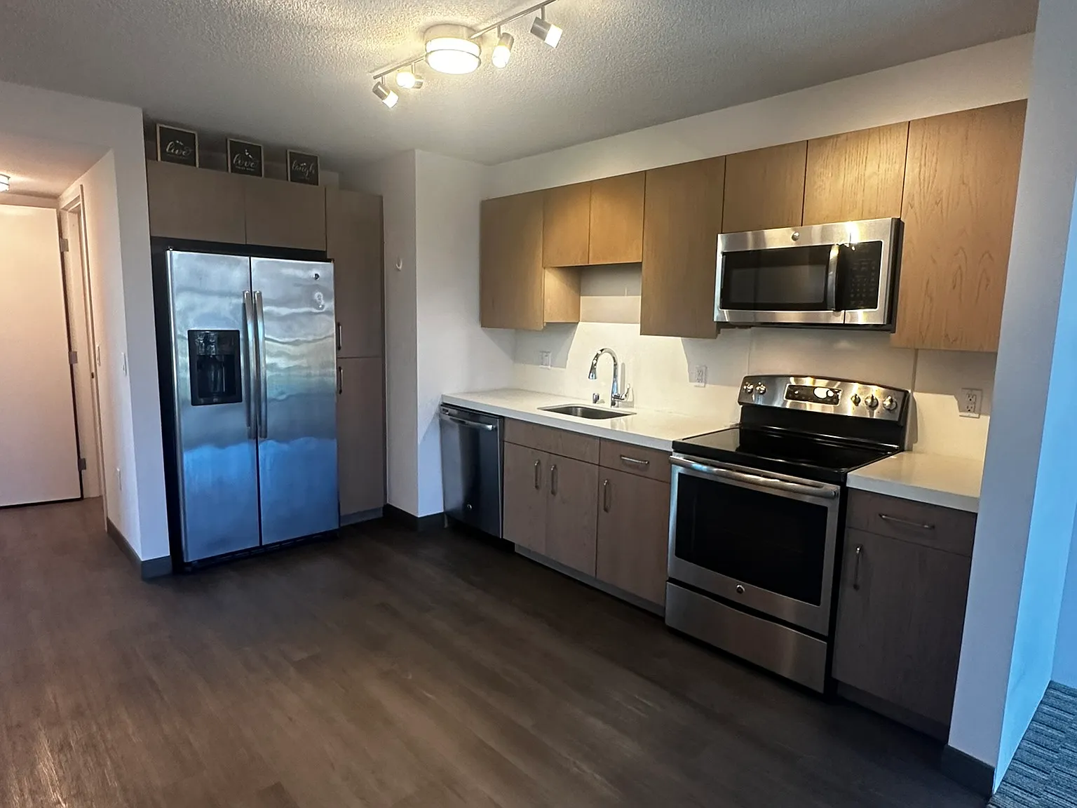 3 bed, 1113 sqft, $3,600 — Photo 3