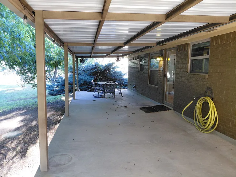 3725 Greenwood Rd — Photo 32
