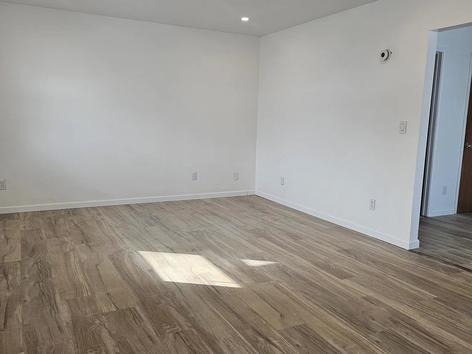 3 bed, 1.5 bath, 1200 sqft, $2,500 — Photo 3