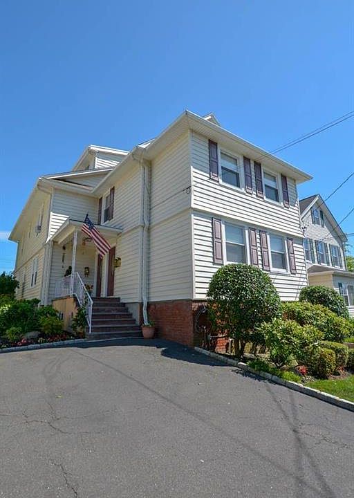 1st image of 421 Jefferson Ave