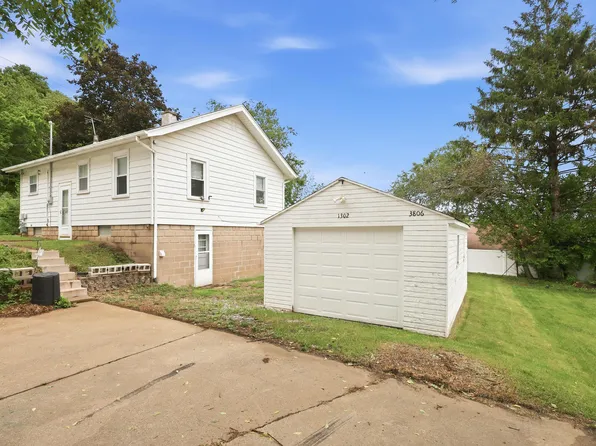 1302 38th Ave, Moline, IL 61265