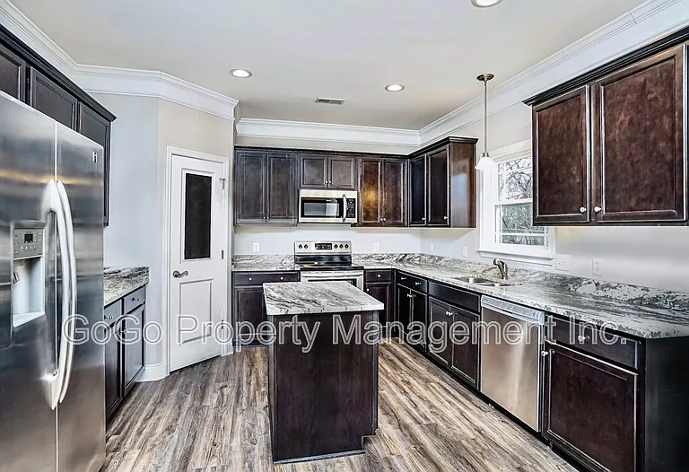 206 Snow St — Photo 3