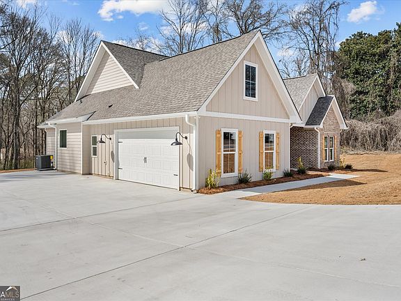 4th image of 95 Carrollton St