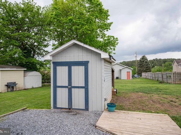 627 Ash St, Strasburg, VA 22657