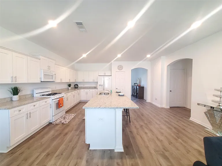 11218 Beverley Park St — Photo 10