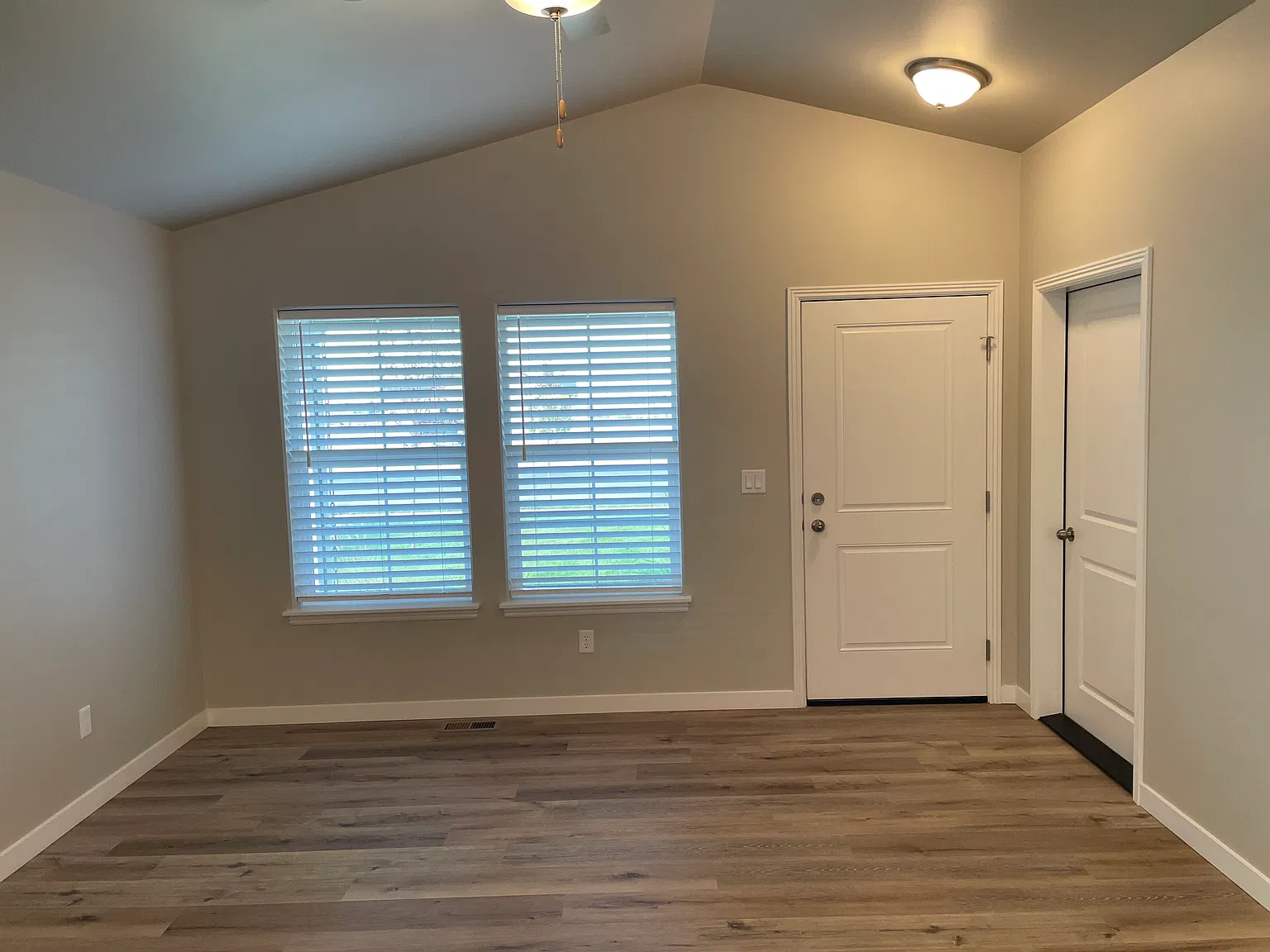 3 bed, 1230 sqft, $2,095 — Photo 3