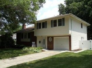 121 Brentwood Dr, Mount Laurel, NJ 08054