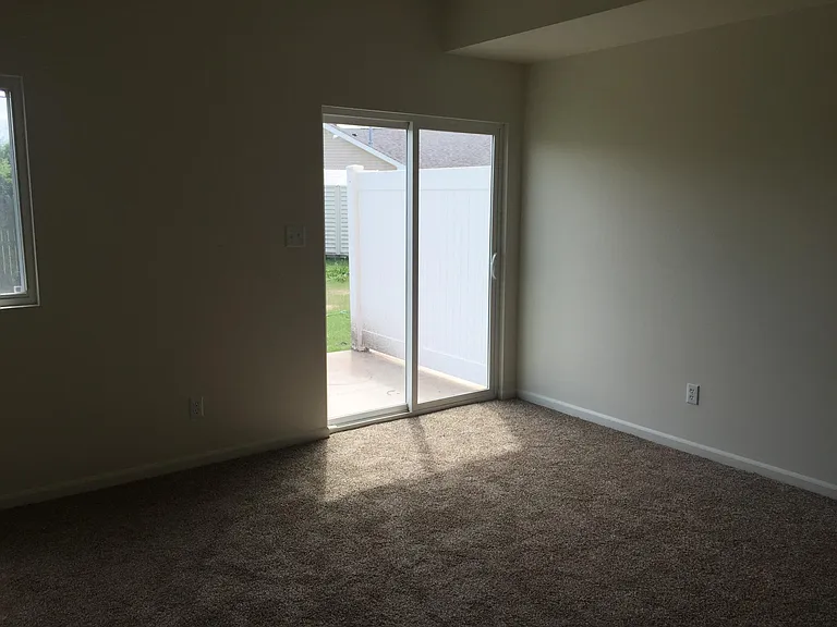 802 Commercial Dr #802 — Photo 2