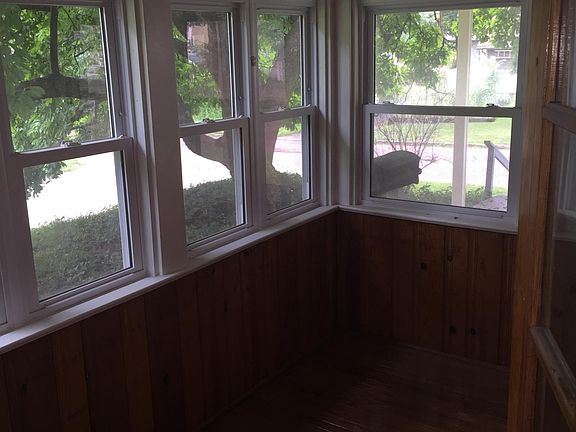 4th image of 800 E D St