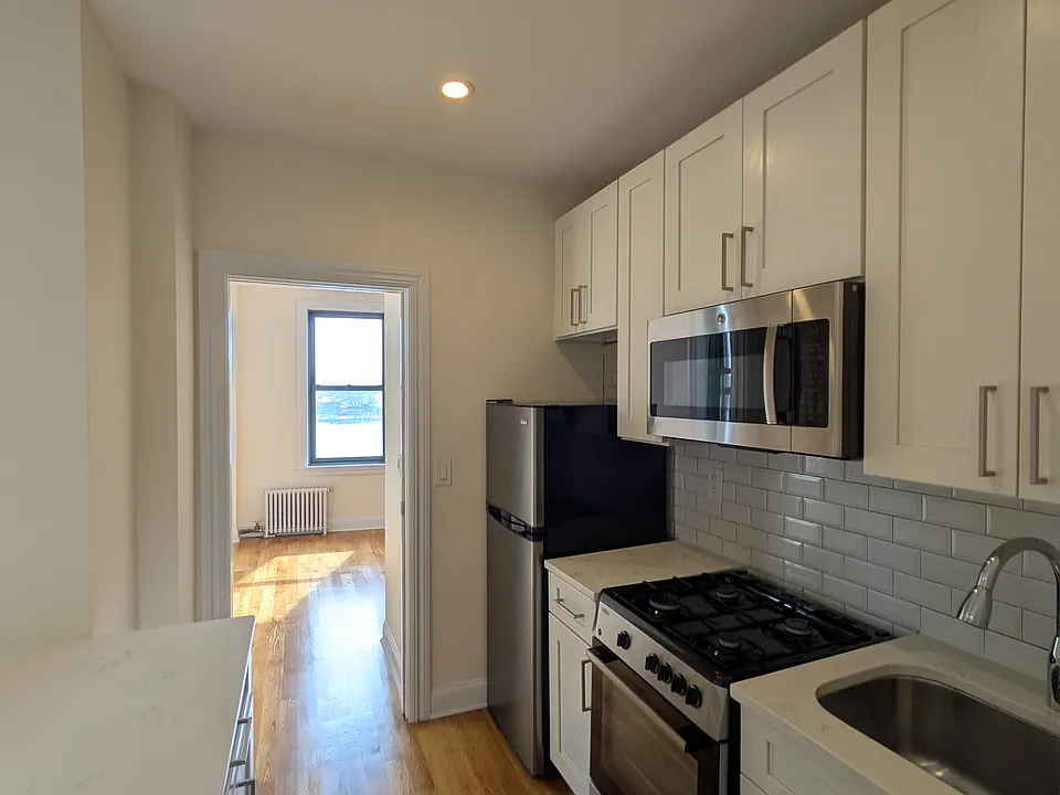 542 E 79th St #4M
