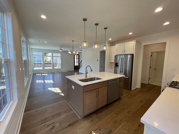 4th image of 258 Morgan Silver Dr