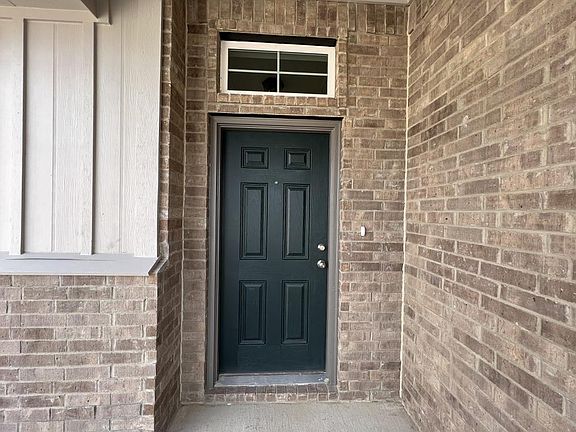 4th image of 811 Hollyhock Dr