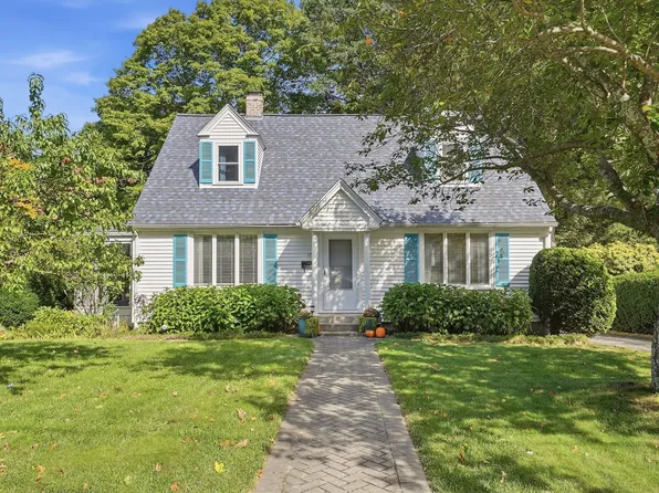 17 Smith St, Uxbridge, MA 01569