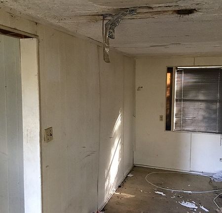 2nd image of 885 NW Texas Ave