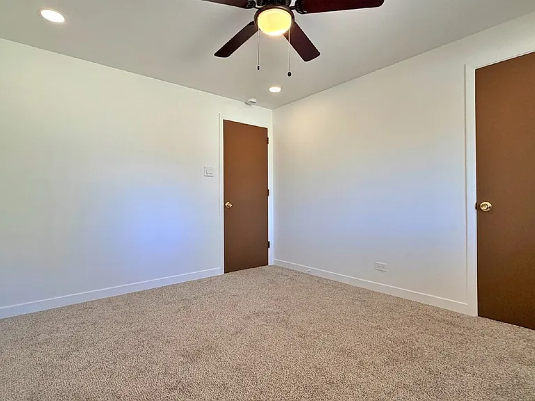 3045 N Niagara St — Photo 12