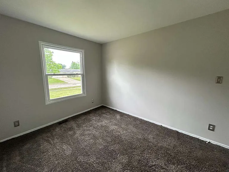 23345 Comstock Rd — Photo 5