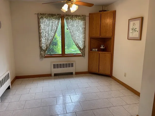 breakfast nook area to eat!