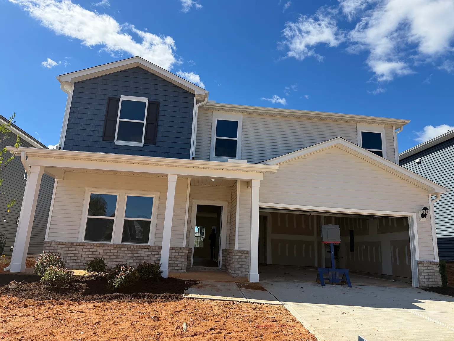 5 bed, 2761 sqft, $2,550 — Photo 2